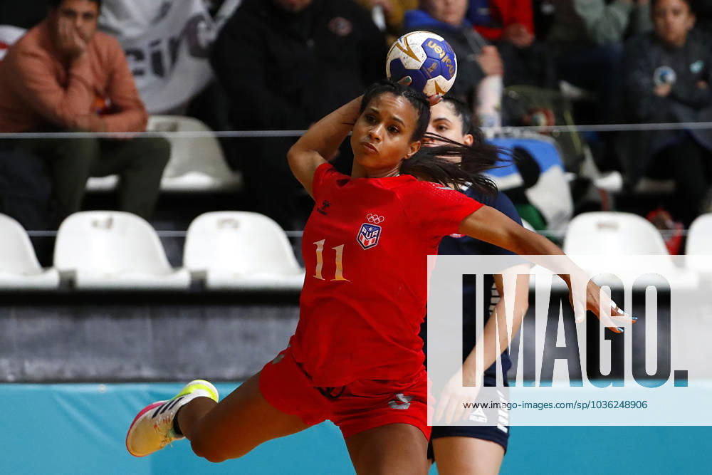 VINA DEL MAR, CHILE Ð OCT 26: Alanis Benitez de Puerto Rico en accion durante el partido del grupo A de balonmano femenino contra Chile en los Juegos Panamericanos Santiago 2023 en el Gimnasio Polideportivo el 26 de octubre en Vina del Mar, Chile. Alanis Benitez of Puerto Rico in action during the women«s handball group A match against Chile at the Santiago 2023 Pan American Games at Gimnasio Polideportivo on October 26 in Vina del Mar, Chile. (Foto de Sebastian Cisternas Santiago 2023 via Photosport) Dia 7, Balonmano femenino, Puerto Rico vs Chile Day 7, Women s Handball, Puerto Rico vs Chile