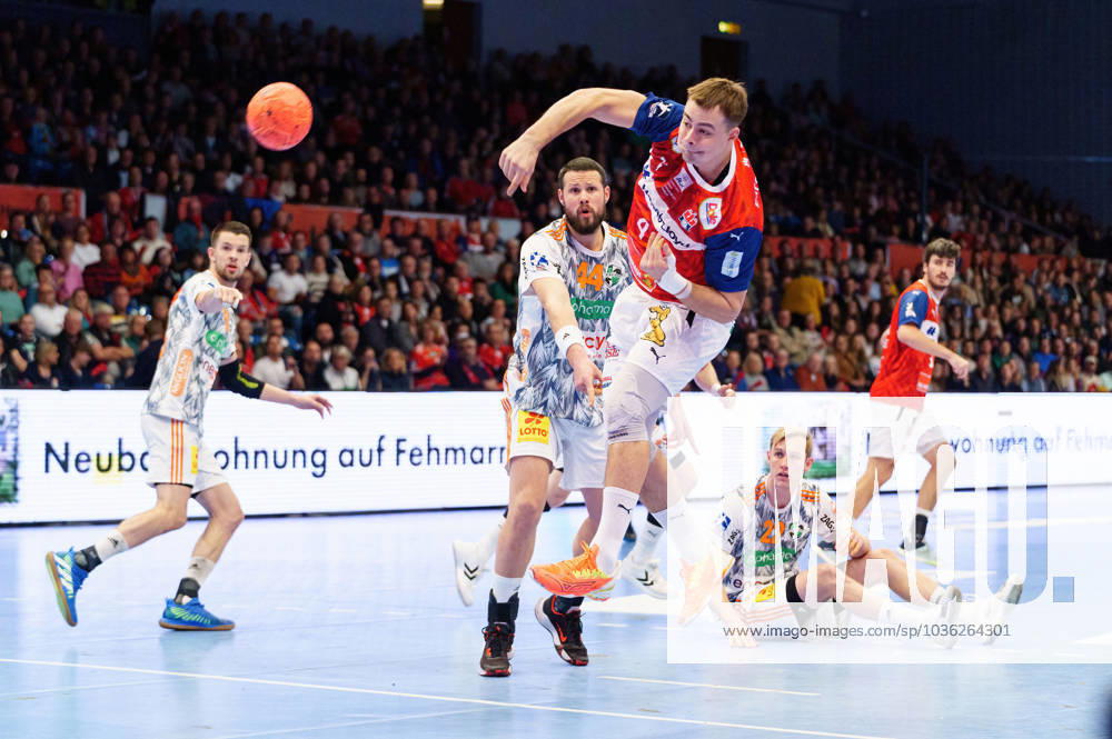 Throw goal Andreas Magaard Handball Sport Verein Hamburg, 04 GER, Handball Sport Verein Hamburg vs TSV Hannover Burgdorf, Handball, Bundesliga, Matchday 11, Season 2023 2024, 27 10 2023 GER, Handball Sport Verein Hamburg vs TSV Hannover Burgdorf, Handball, Bundesliga, Matchday 11, Season 2023 2024, 27 10 2023 Hamburg