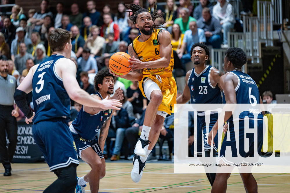 Alex Richardson ART Giants Duesseldorf, 03 Michael John Flowers Bozic Estriche Knights Kirchheim, 06 Raiquan Clark ART Giants Duesseldorf, 23 Ben Shungu ART Giants Duesseldorf, 06 Bozic Estriche Knights Kirchheim vs ART Giants Duesseldorf, Basketball, 2 Bundesliga, BARMER 2 Basketball Bundesliga, season 2023 2024, 5 match day, 27 10 2023 Bozic Estriche Knights Kirchheim vs ART Giants Duesseldorf, Basketball, 2 Bundesliga, BARMER 2 Basketball Bundesliga, season 2023 2024, 5 match day, 27 10 2023 Nuernberg