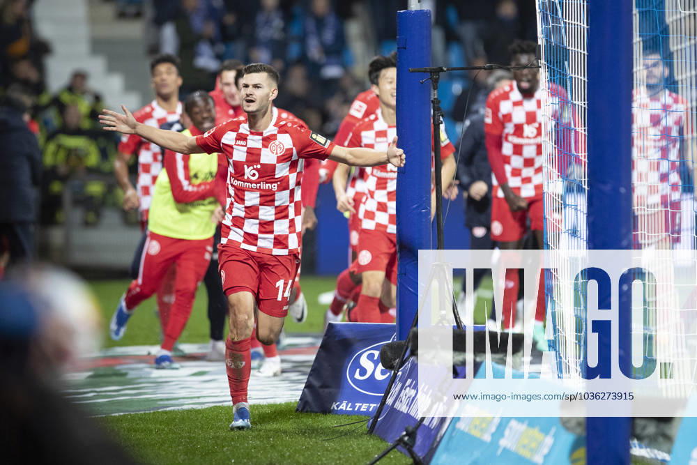 Bundesliga, VfL Bochum 1 FSV Mainz 05, 27 10 2023 Tom Krauss 1 FSV Mainz 05, 14 cheers his late goal 1 Football Bundesliga, VfL Bochum 1 FSV Mainz 05, Bundesliga, 9 Spieltag, on 27 10 2023, Vonovia Ruhrstadion, Bochum DFL regulations prohibit any use of photographs as image sequences and or quasi video
