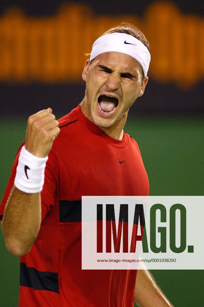 Roger Federer (Schweiz) schreit seinen Siegesjubel hinaus Tennis Herren Australian Open 2004, Grand Slam, ATP-Tour Einzelbild Melbourne Freude, Begeisterung,