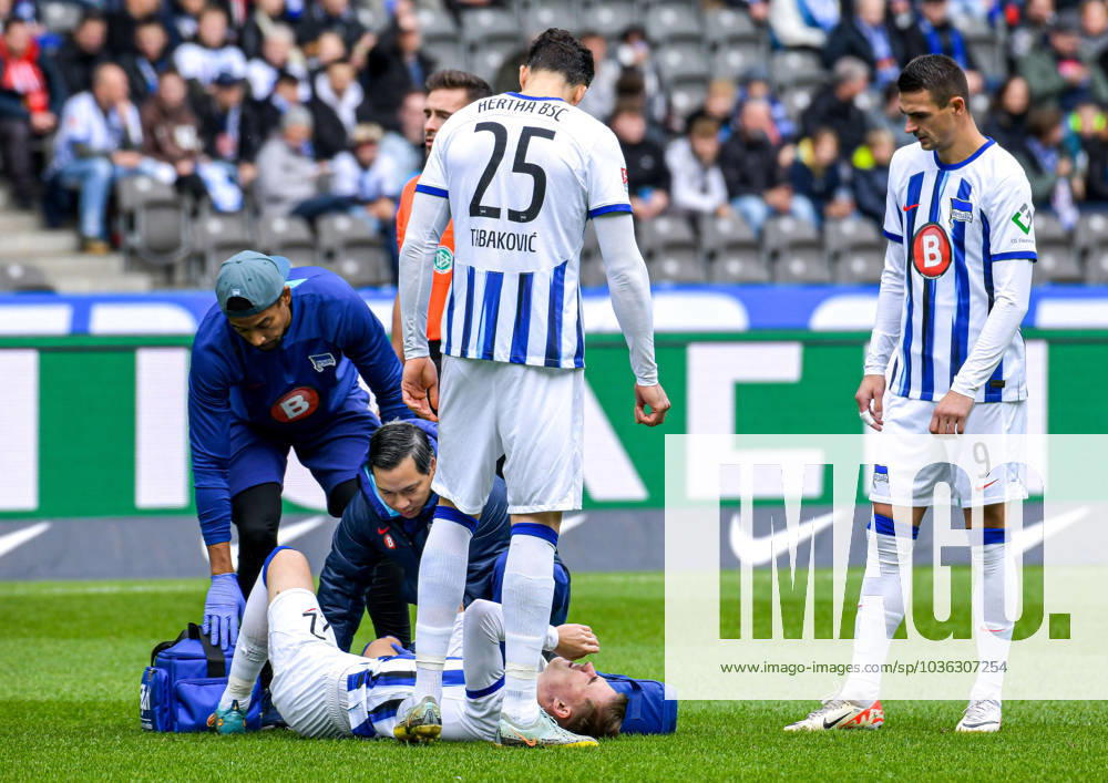 Football 2 Bundesliga, Hertha BSC SC Paderborn 07 28 10 2023, Football 2 Bundesliga, Hertha BSC SC Paderborn 07, v l is treated on the ground Marten Winkler Hertha BSC 22 ,Haris Tabakovic Hertha BSC 25 ,Smail Prevljak Hertha BSC 9 Foto Daniel Lakomski Mix1 Berlin Olympiastadion Berlin Berlin Germany EN