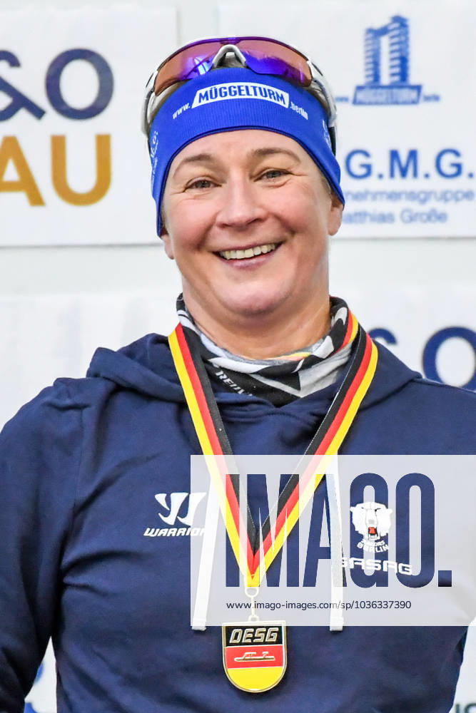 EISSCHNELLLAUF PECHSTEIN Claudia EJB at the award ceremony of the German championship single track speed skating over 5 000m incl int Invitation Race in Inzell on 28 10 2023, Germany, Upper Bavaria, Traunstein Inzell Max Aicher Arena Upper Bavaria Germany