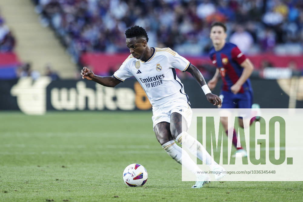 FC Barcelona, Barca Vs Real Madrid - La Liga 07 Vinicius Jr. of Real Madrid controls the ball during the La Liga el clasico match between FC Barcelona v Real Madrid at Estadi Olimpic Lluis Companys in Barcelona, Spain, on October 28th, 2023. Barcelona Catalonia Spain