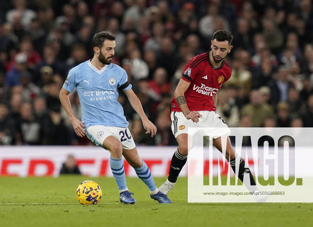 Manchester, England, 29th October 2023. Bernardo Silva of Manchester City and Bruno Fernandes of Manchester United, ManU during the Premier League match at Old Trafford, Manchester. Picture credit should read: Andrew Yates Sportimage . SPI-2690-0055