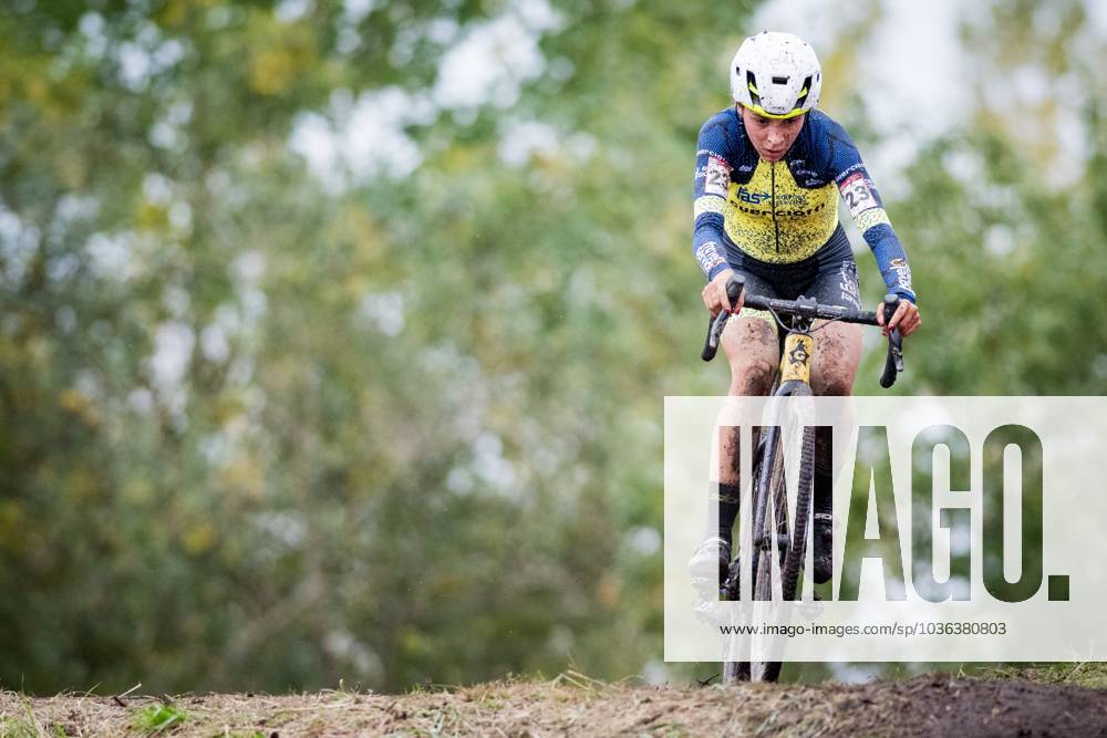 Italian Sara Casasola pictured in action during the women s elite race at the World Cup cyclocross cycling event in Maasmechelen, Belgium, stage 2 (out of 14) of the UCI World Cup cyclocross competition, Sunday 29 October 2023. JASPERxJACOBS x78829437x