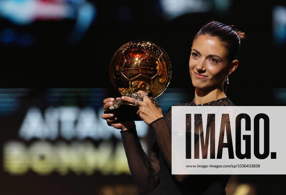 KW44 Bilder des Jahres 2023, Sport 10 Oktober (231031) -- PARIS, Oct. 31, 2023 -- FC Barcelona, Barca s Spanish player Aitana Bonmati reacts as she receives the women s Ballon d Or award during the 2023 Ballon d Or France Football award ceremony at the Theatre du Chatelet in Paris on Oct. 30, 2023. ) (SP)FRANCE-PARIS-FOOTBALL-BALLON D OR CEREMONY GaoxJing
