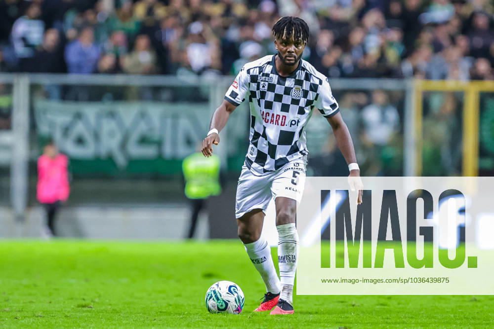 Liga Portugal, Boavista FC vs Sporting CP, round 9, Porto, Portugal, Oct. 30th, 2023, Liga Portugal, Boavista FC vs Sporting CP, round 9, at the Estadio do Bessa, Chidozie Awaziem playing for Boavista FC, photography by @odysseyimg @guelbergoes Porto Portugal