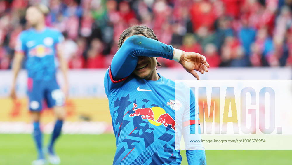 Mainz 05 RB Leipzig Bundesliga Mainz, 04 11 2023, Mewa Arena, Soccer Bundesliga, Matchday 10 , 1 FSV Mainz 05 vs RB Leipzig 2 0 0 0 , In the picture Xavi Simons RB Leipzig , Disappointment ,