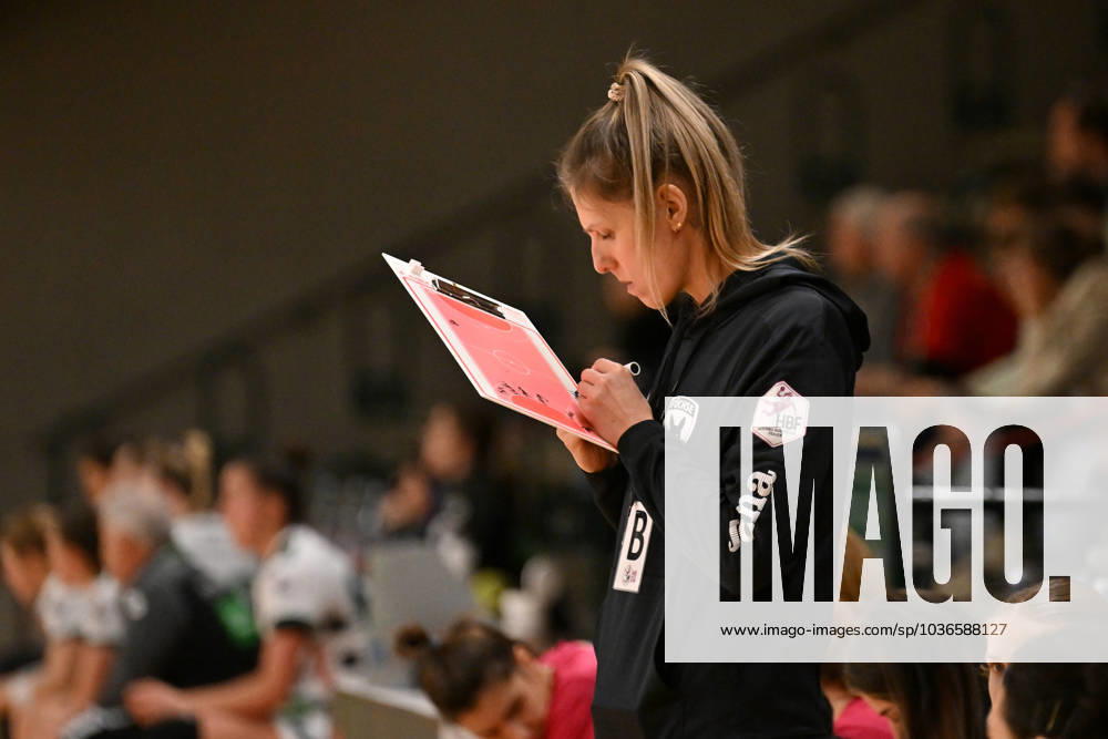 SUSANN MUELLER Fuechse Berlin, Coach GER, Fuechse Berlin vs Frisch Auf Goeppingen, Handball, 2 Bundesliga Women, Matchday 7, Season 2023 24, 04 11 2023 GER, Fuechse Berlin vs Frisch Auf Goeppingen, Handball, 2 Bundesliga Women, Matchday 7, Season 2023 24, 04 11 2023 Berlin
