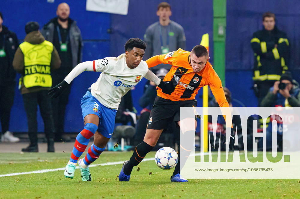 Alejandro Balde FC Barcelona, 03 , Oleksandr Zubkov Shakhtar Donetsk, 11 GER, Shakhtar Donetsk vs FC Barcelona, Football, Champions League, Group H, Matchday 4, 2023 2024 season, 07 11 2023 GER, Shakhtar Donetsk vs FC Barcelona, Football, Champions League, Group H, Matchday 4, 2023 2024 season, 07 11 2023 Hamburg
