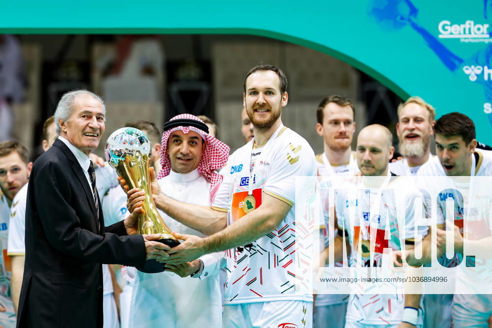 Dr. Hassan MOUSTAFA (IHF president), Fadel Ali ALNEMER and Christian O SULLIVAN, Medal Ceremony, 2023 IHF Men s Super Globe, Dammam, Saudi Arabia, 12.11.2023,