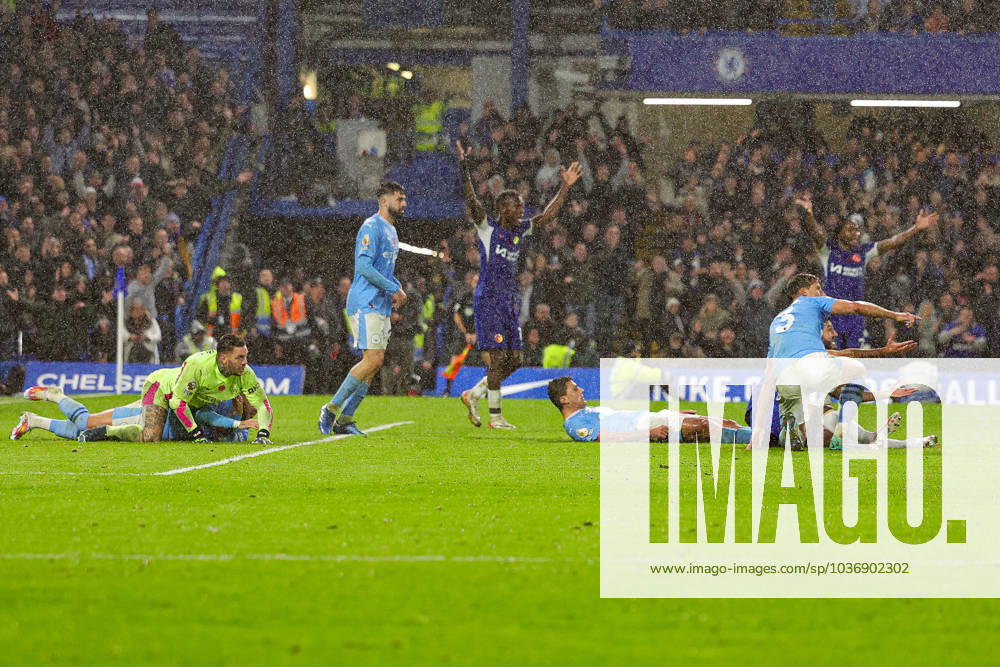 Chelsea v Manchester City Premier League 12 11 2023. Chelsea players appeal for a penalty during the Premier League match between Chelsea and Manchester City at Stamford Bridge, London, England on 12 November 2023. Editorial use only DataCo restrictions apply See www.football-dataco.com ,