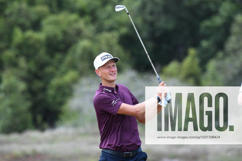 GOLF AUSTRALIAN PGA, Golf Herren Adrian Meronk plays a shot during round 1 of the 2023 Fortinet Australian PGA Championship in Brisbane, Thursday, November 23, 2023. ( NO ARCHIVING, , NO USE IN BOOKS WITHOUT CONSENT BRISBANE QUEENSLAND AUSTRALIA