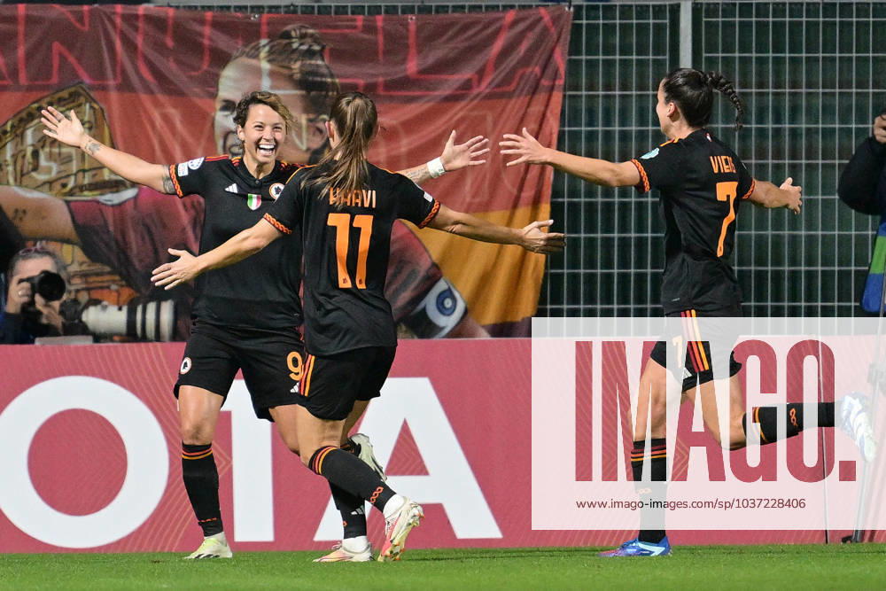 KW47 Foto Alfredo Falcone LaPresse 23 Novembre 2023 - Roma, Italia - calcio - Roma vs Ajax - Uefa Women Champions League 2023-2024 - Stadio Tre Fontane. Nella foto:esultanza Valentina Giacinti (AS Roma) Foto Alfredo Falcone LaPresse November 23, 2023 Rome, Italy - sport, soccer - Roma vs Ajax - Uefa Women& x2019;s Champions League League 2023-2024 - Tre Fontane Stadium. In the pic:Valentina Giacinti (AS Roma) celebrates