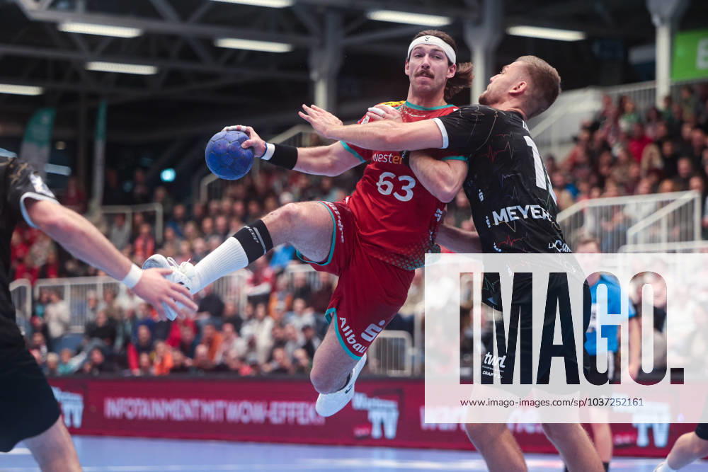 Handball, Season 2023 2024, 2 Bundesliga, HBL, Liqui Moly HBL, 13 Matchday, TUSEM Essen Eulen Ludwigshafen, f l Julius Rose TuSEM Essen , Julius Meyer Siebert Eulen Ludwigshafen , Essen Am Hallo NRW Germany xRHR PHOTO DEx
