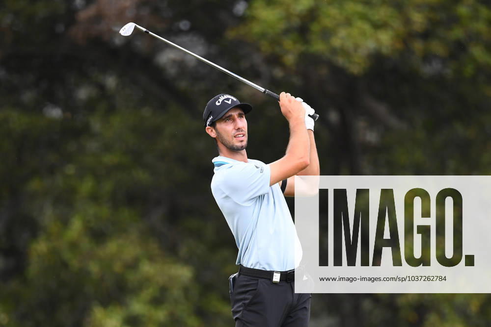 GOLF AUSTRALIAN PGA, Golf Herren John Lyras plays a shot during round 3 of the 2023 Australian PGA Championship in Brisbane, Saturday, November 25, 2023. ( NO ARCHIVING, , NO USE IN BOOKS WITHOUT CONSENT BRISBANE QUEENSLAND AUSTRALIA