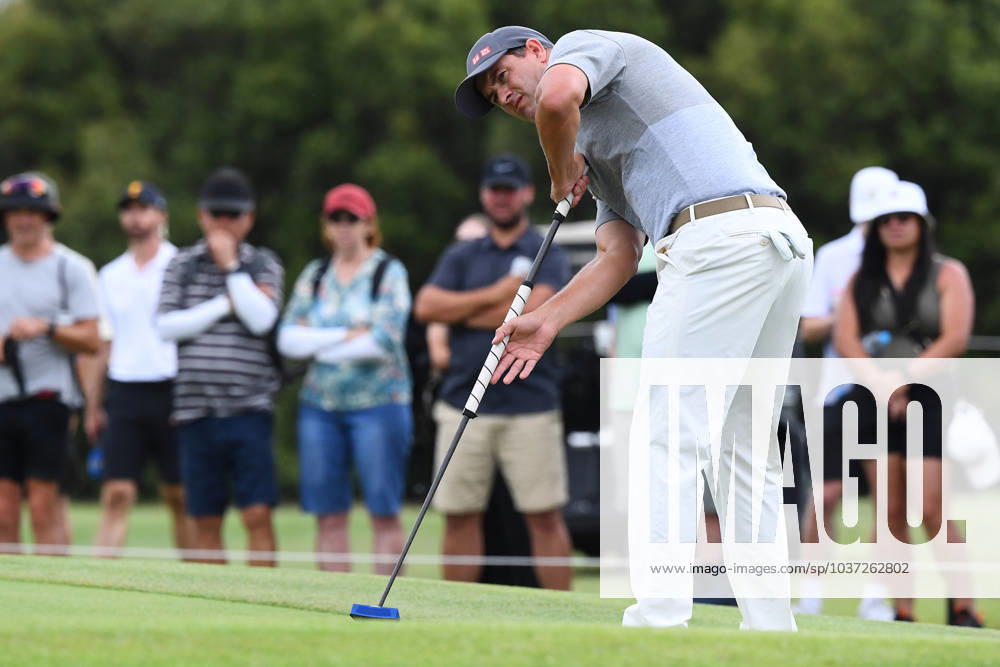 GOLF AUSTRALIAN PGA, Golf Herren Adam Scott plays a shot during round 3 of the 2023 Australian PGA Championship in Brisbane, Saturday, November 25, 2023. ( NO ARCHIVING, , NO USE IN BOOKS WITHOUT CONSENT BRISBANE QUEENSLAND AUSTRALIA