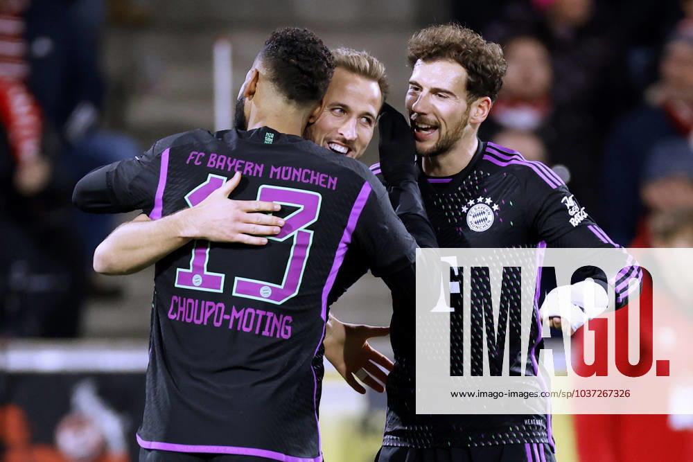 KANE Harry Team FC Bayern Muenchen cheers after his goal with CHOUPO MOTING Eric and GORETZKA Leon DFL Fussball Bundesliga Saison 2023 2024 Spiel 1 FC Koeln FC Bayern Muenchen 0 1 am 24 11 2023 in Koeln DFL REGULATIONS PROHIBIT ANY USE OF PHOTOGRAPHS as IMAGE SEQUENCES and or QUASI VIDEO