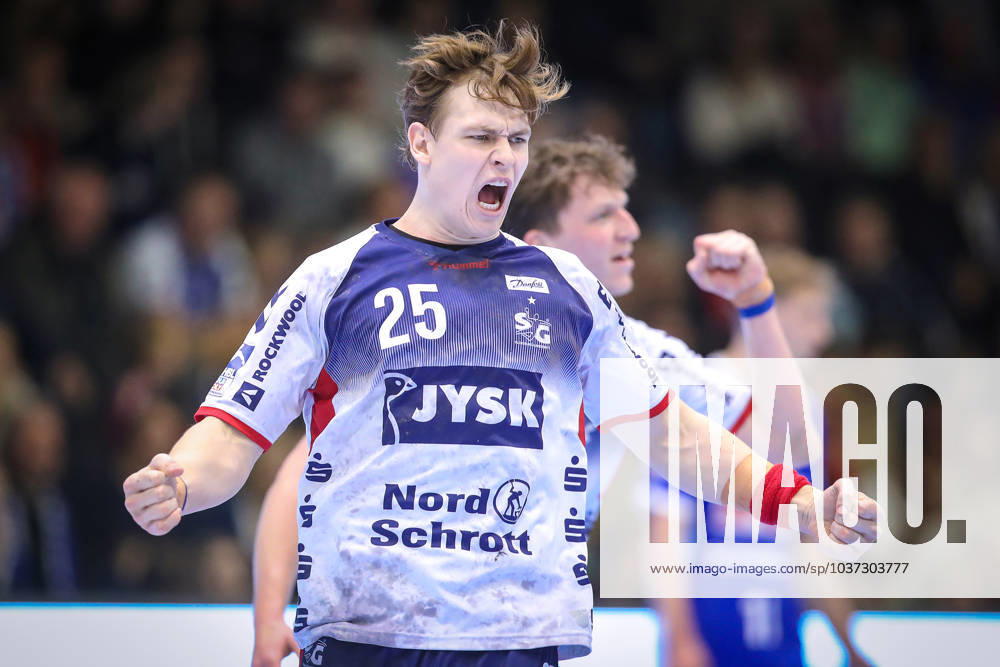 Gummersbach, Handball, Liqui Moly Bundesliga, Schwalbe Arena, VfL Gummersbach SG Flensburg Handewitt Lukas Jorgensen SG Flensburg Handewitt cheering on the pitch North Rhine-Westphalia Germany