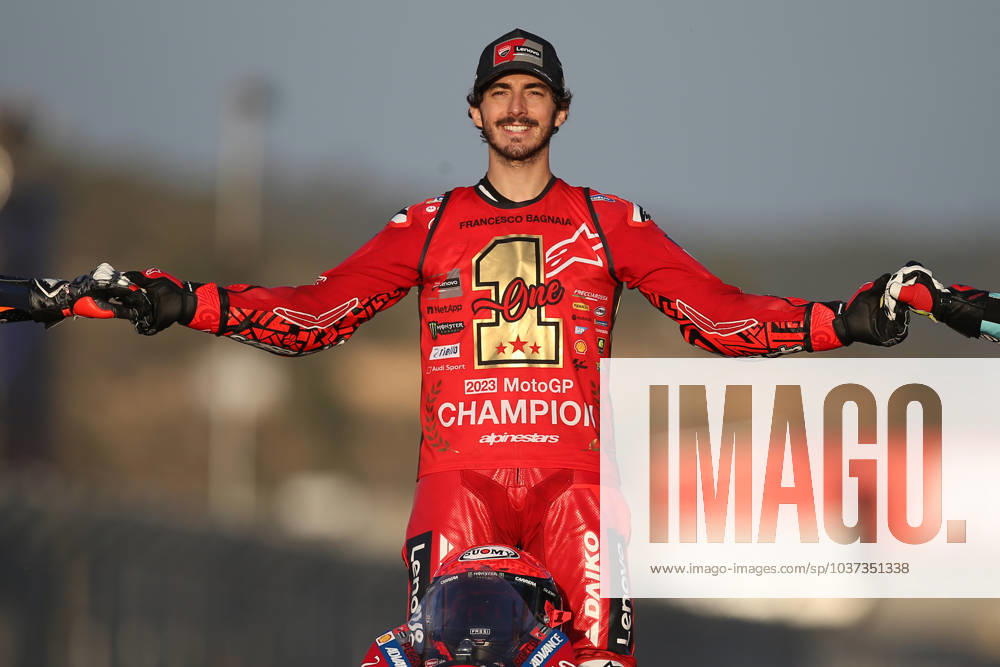 Spain, Valencia, 26 11 2023, Circuit Ricardo Torno, MotoGP of Valencia Race, Francesco Bagnaia Ducati Lenovo Team poses for end of the season World Champions Photo Valencia Circuit Ricardo Torno Valencia Spain eu-images-645