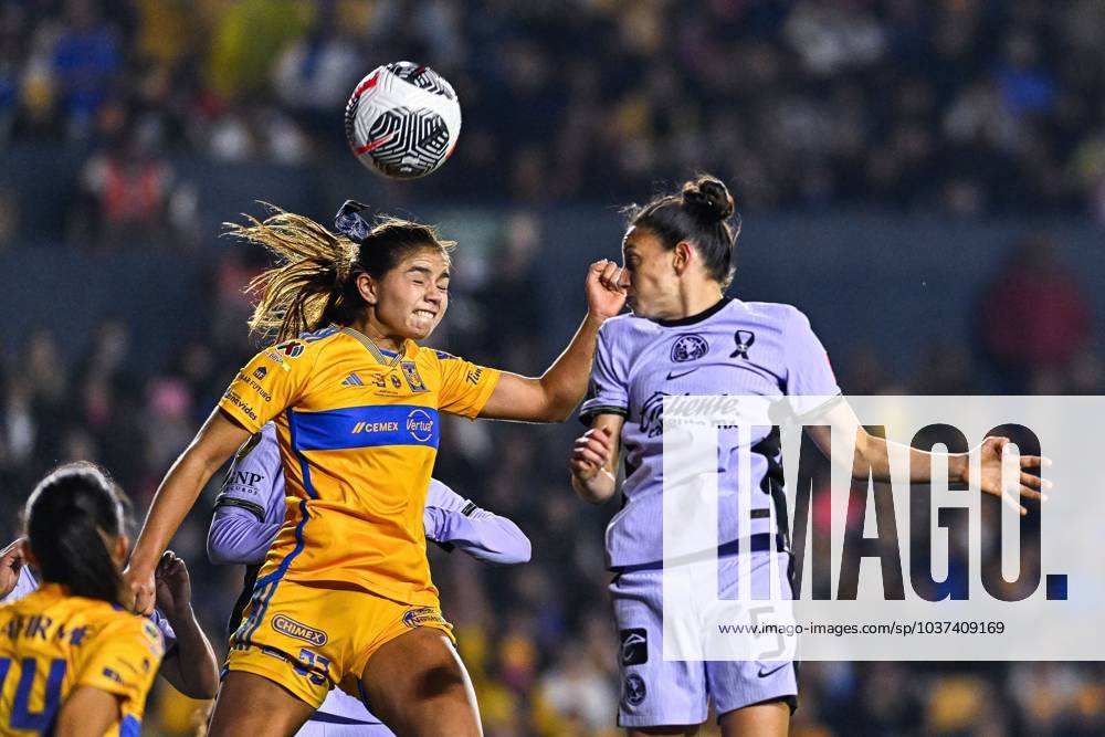 Fußball, Frauen, Club America - Tigres UANL Liga MX Femenil Apertura 2023 Tigres UANL (3) 0-0 (0) America Final Vuelta (L-R), Jana Gutierrez of Tigres and Aurelie Kaci of America during the game Tigres UANL vs America, corresponding to second leg match of great final the Torneo Apertura 2023 of the Liga BBVA MX Femenil, at Universitario Stadium, on November 27, 2023. MONTERREY NUEVO LEON MEXICO