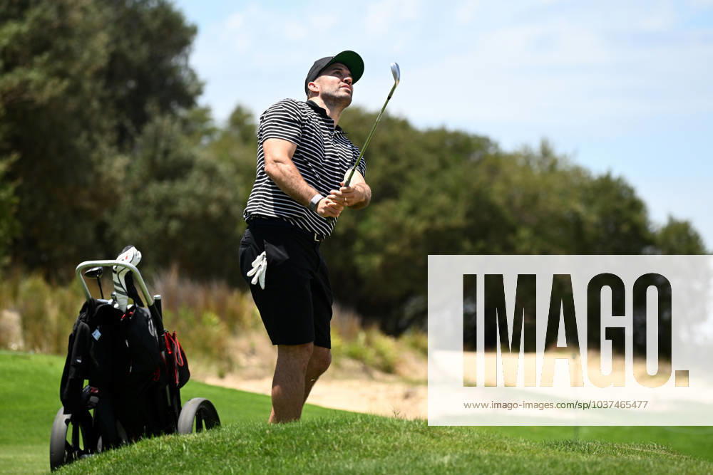 GOLF AUSTRALIAN OPEN, Sydney Roosters NRL player James Tedesco chips onto the green during the Pro-Am ahead of the Australian Open 2023 at the Australian Golf Club in Sydney, Wednesday, November 29, 2023. ( NO ARCHIVING, , NO USE IN BOOKS WITHOUT CONSENT SYDNEY NEW SOUTH WALES AUSTRALIA