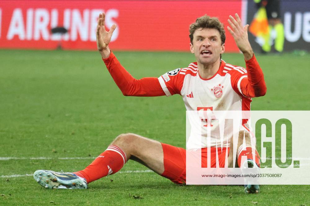 25 Thomas Mueller FCB on the ground, complaining, protesting, after referees decision, football UEFA Champions League FC Bayern Muenchen FC Copenhagen Allianz Arena 29 11 2023 PHOTO Mladen Lackovic LakoPress