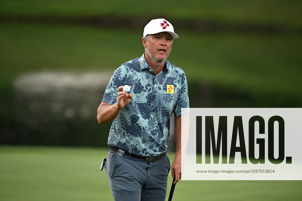 GOLF AUSTRALIAN OPEN, Matt Jones of Australia gestures after putting on the 6th green during Round 1 of the Australian Open 2023 at the Australian Golf Club in Sydney, Thursday, November 30, 2023. ( NO ARCHIVING, , NO USE IN BOOKS WITHOUT CONSENT SYDNEY NEW SOUTH WALES AUSTRALIA