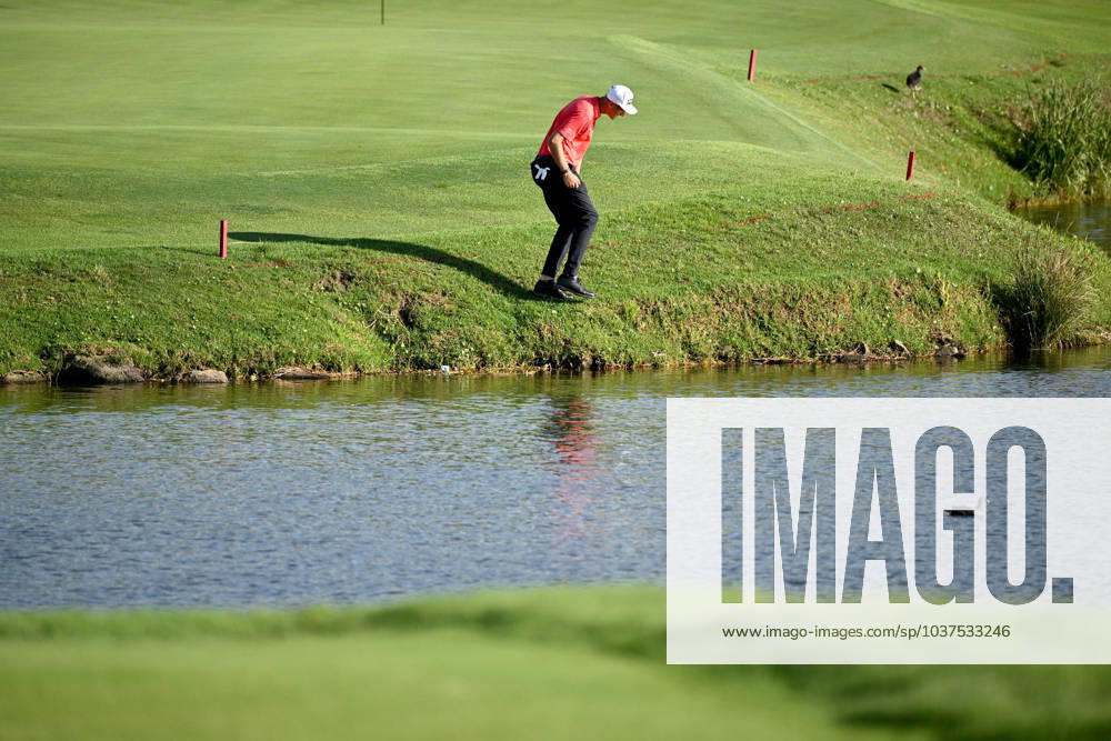 GOLF AUSTRALIAN OPEN, Adrian Meronk of Poland looks for his ball in the water on the 11th hole during Round 2 of the Australian Open 2023 at the Lakes Golf Club in Sydney, Friday, December 1, 2023. ( NO ARCHIVING, , NO USE IN BOOKS WITHOUT CONSENT SYDNEY NEW SOUTH WALES AUSTRALIA