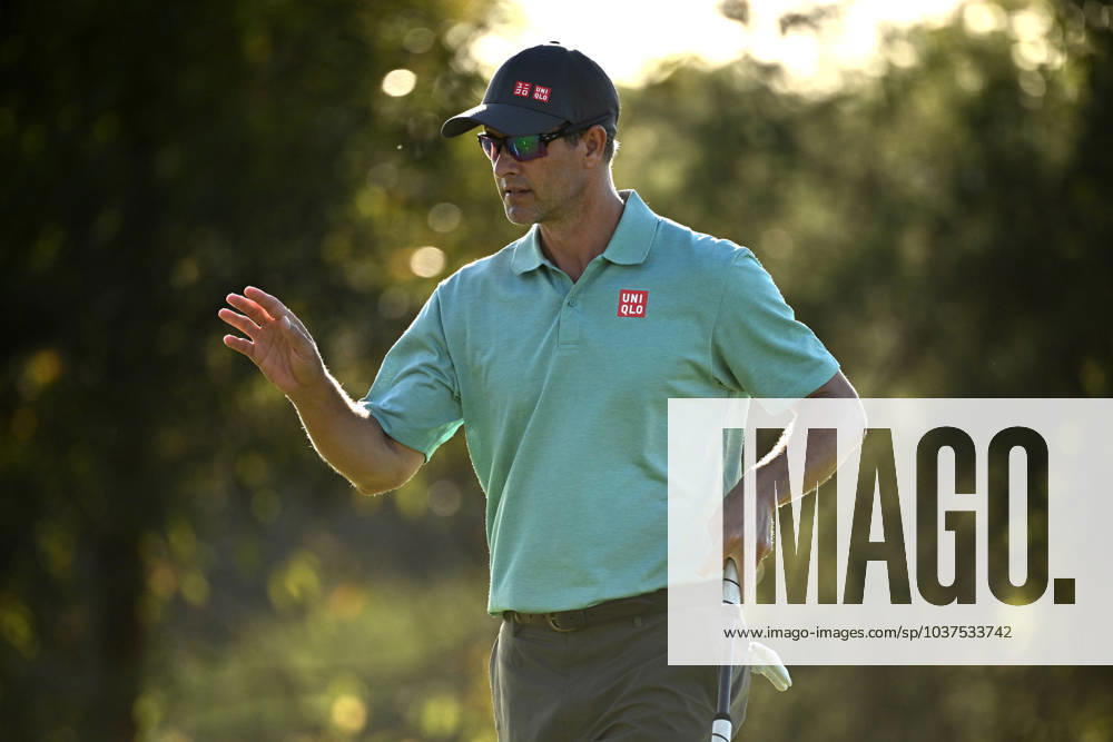 GOLF AUSTRALIAN OPEN, Adam Scott of Australia gestures after making a putt on the 10th hole during Round 2 of the Australian Open 2023 at the Lakes Golf Club in Sydney, Friday, December 1, 2023. ( NO ARCHIVING, , NO USE IN BOOKS WITHOUT CONSENT SYDNEY NEW SOUTH WALES AUSTRALIA