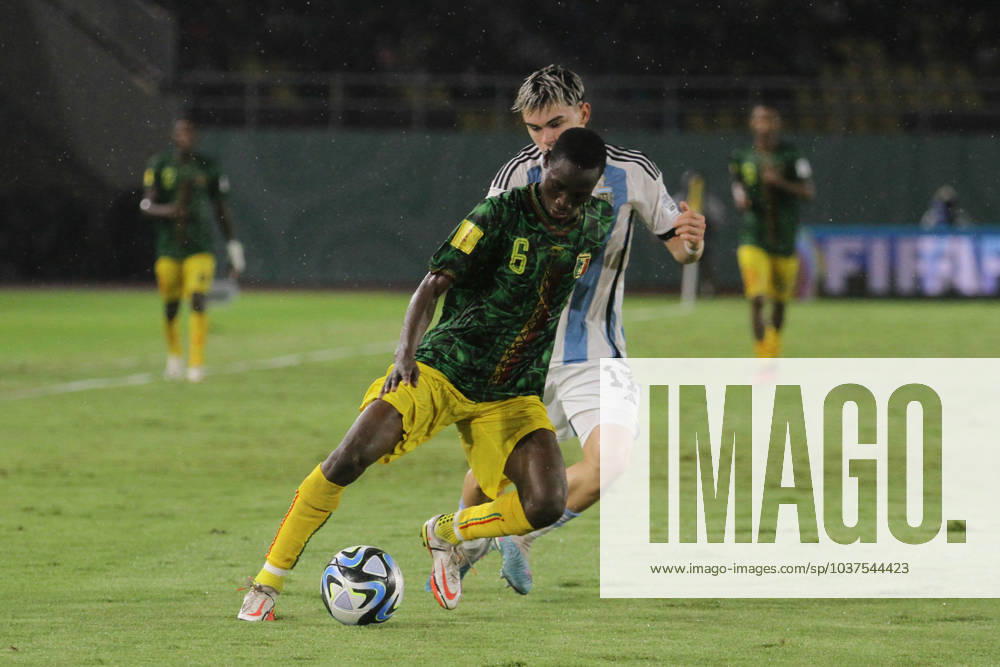 SEKOU KONE of Mali (L) compete with SANTIAGO LOPEZ of Argentina during FIFA U-17 World Cup 3rd Place match between Argentina and Mali at Manahan Stadium. Surakarta Indonesia - ZUMAb228 0369861252st