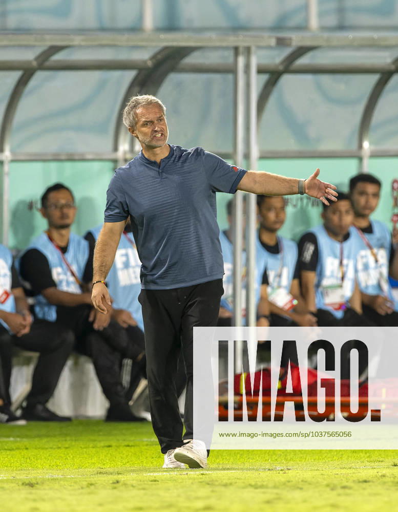 Football U 17 World Cup 2023, Final Germany France, at Manahan Stadium Surakarta Coach Christian Wück Germany on the sidelines