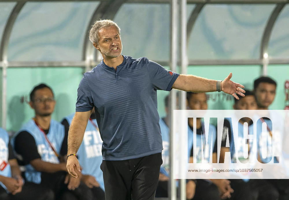 Football U 17 World Cup 2023, Final Germany France, at Manahan Stadium Surakarta Coach Christian Wück Germany on the sidelines