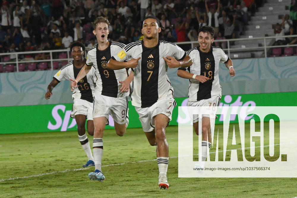 Fußball, FIFA U17 WM, Deutschland - Frankreich (231202) -- SURAKARTA, Dec. 2, 2023 -- Paris Brunner (2ndR) of Germany celebrates after scoring during the final match between Germany and France at the FIFA World Cup, WM, Weltmeisterschaft, Fussball U17, U 17 at Manahan Stadium in Surakarta, Central Java, Indonesia, Dec. 2, 2023. ) (SP)INDONESIA-SURAKARTA-FIFA-WORLD CUP-U17-FINAL-GER VS FRA AgungxKuncahyaxB.