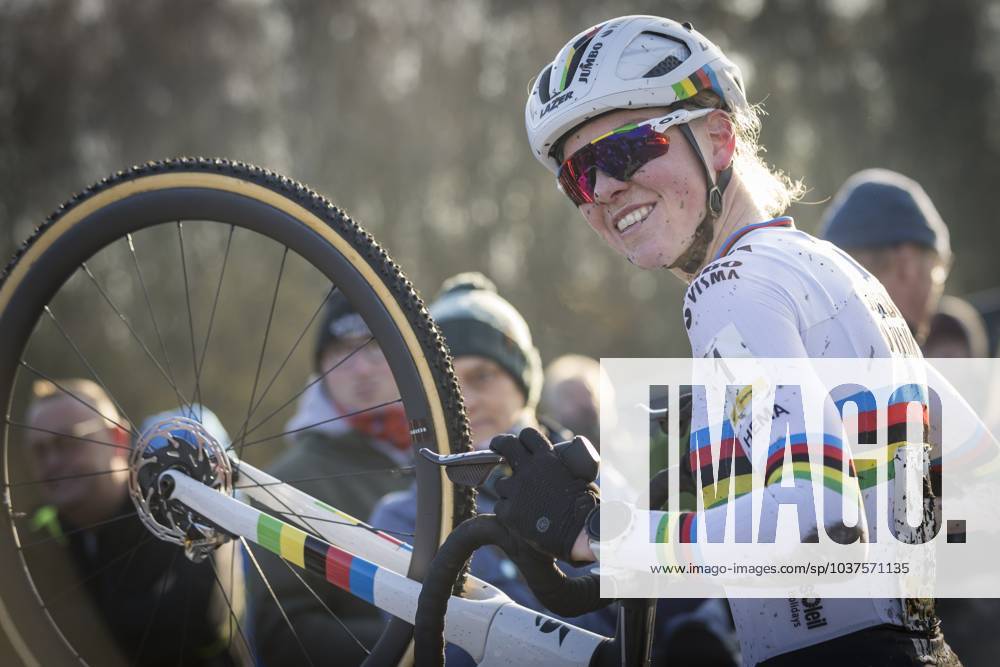 Dutch Fem Van Empel pictured after the women s race of the Superprestige Boom, stage 5 8 of the Superprestige cyclocross cycling competition, Saturday 02 December 2023, in Boom. DAVIDxPINTENS x81322173x
