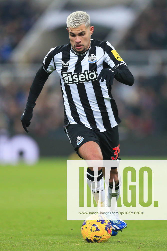 Newcastle United gegen Manchester United 2. Dezember 2023, Newcastle Premier League Fußball Newcastle United gegen Manchester United Bruno Guimaraes von Newcastle United Foto von Daniel Chesterton Newcastle UK