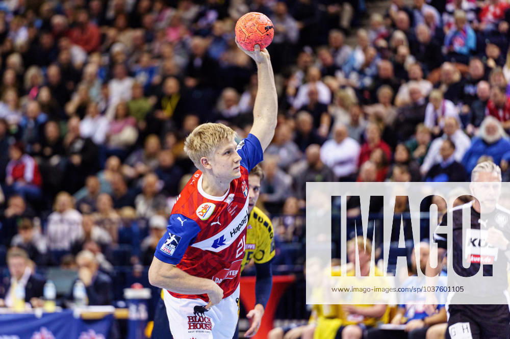 7 meter throw goal Frederik Bo Andersen Handball Sport Verein Hamburg, 21 GER, Handball Sport Verein Hamburg vs Rhein Neckar Loewen, Bundesliga, Matchday 15, Season 2023 2024, 02 12 2023 GER, Handball Sport Verein Hamburg vs Rhein Neckar Loewen, Bundesliga, Matchday 15, Season 2023 2024, 02 12 2023 Hamburg