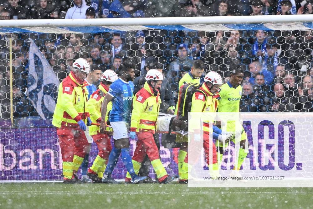 KRC Genk v KAA Gent - Jupiler Pro League GENK, BELGIUM - DECEMBER 03 : injury Arokodare Tolu forward of KRC Genk during the Jupiler Pro League match between KRC Genk and KAA Gent on December 3, 2023 in Genk, Belgium, 03 12 2023 Genk Belgium