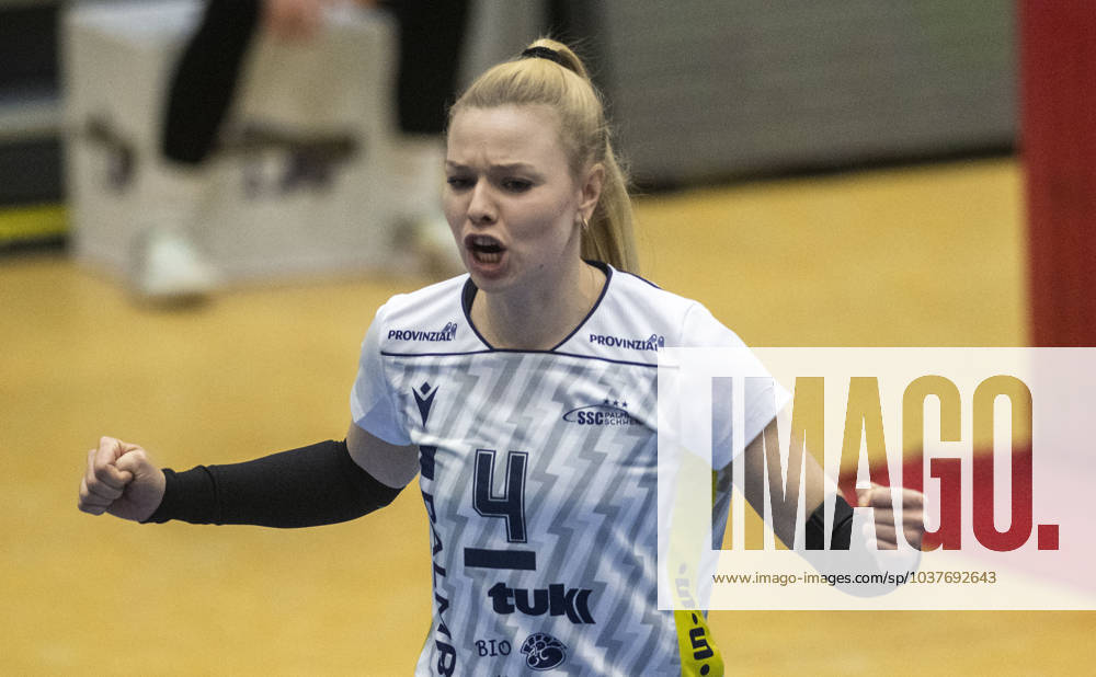 Volleyball, GER, Women, CEV Cup, Second leg, Season 2023 2024, SSC Palmberg Schwerin Dresdner SC Anna Pogany SSC Palmberg Schwerin cheers Schwerin Palmberg Arena Mecklenburg-Vorpommern Germany