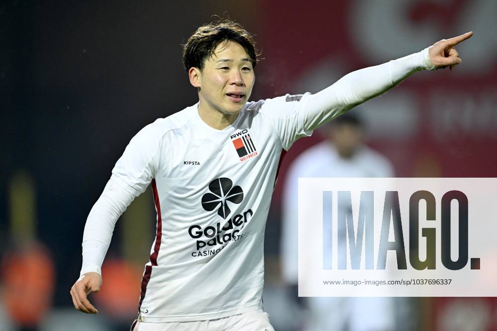 KV Kortrijk v RWDM - Belgian Croky Cup KORTRIJK, BELGIUM - DECEMBER 05 : Abe Shuto midfielder of RWDM during the Belgian Croky Cup round of sixteen match between KV Kortrijk and RWDM in the Guldensporen stadium on December 5, 2023 in Kortrijk, Belgium, 05 12 2023 Kortrijk Belgium