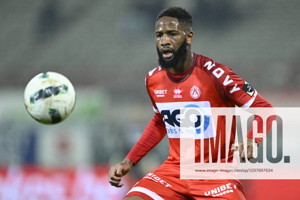 KV Kortrijk v RWDM - Belgian Croky Cup KORTRIJK, BELGIUM - DECEMBER 05 : Sissako Abdoulaye midfielder of KV Kortrijk during the Belgian Croky Cup round of sixteen match between KV Kortrijk and RWDM in the Guldensporen stadium on December 5, 2023 in Kortrijk, Belgium, 05 12 2023 Kortrijk Belgium