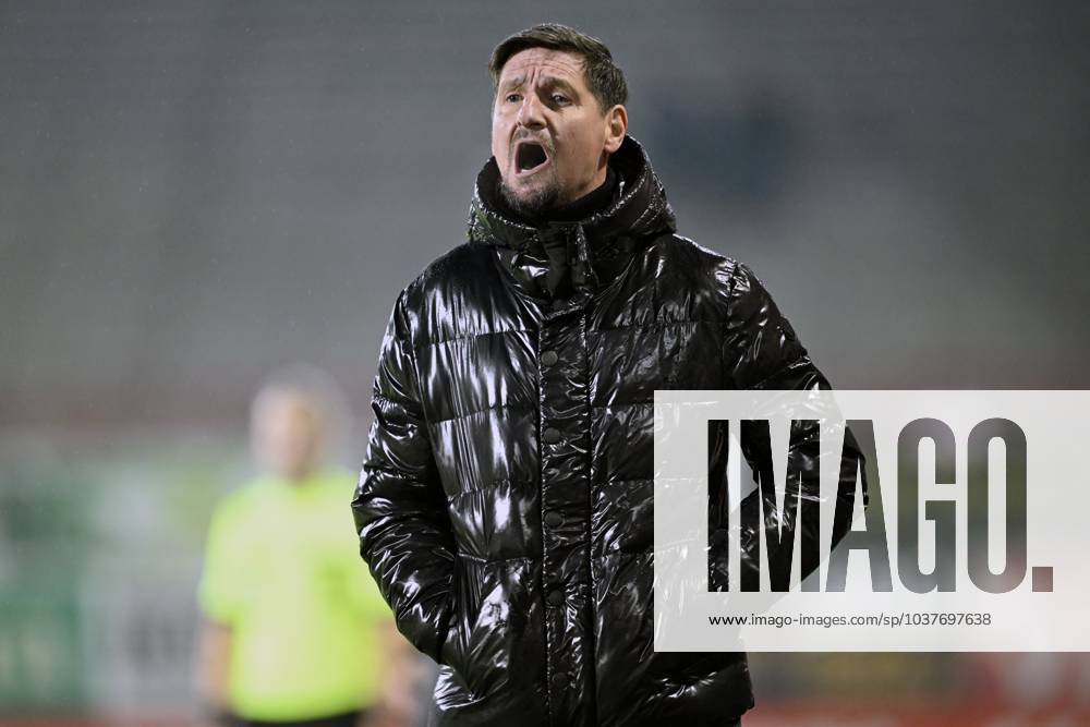 KV Kortrijk v RWDM - Belgian Croky Cup KORTRIJK, BELGIUM - DECEMBER 05 : De Boeck Glen head coach of KV Kortrijk during the Belgian Croky Cup round of sixteen match between KV Kortrijk and RWDM in the Guldensporen stadium on December 5, 2023 in Kortrijk, Belgium, 05 12 2023 Kortrijk Belgium
