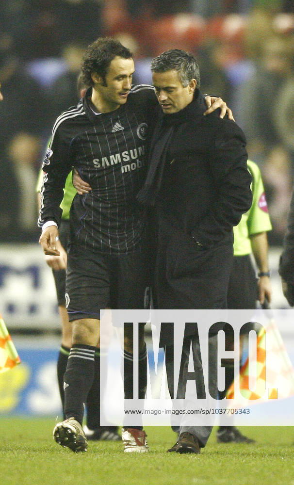 Chelsea s manager Jose Mourinho congratulates Ricardo Carvalho at the end of the match Barclays Premiership Wigan Athletic v Chelsea 23rd December, 2006 -------------------- Sportimage +44 7980659747 admin@sportimage.co.uk http: www.sportimage.co.u Chelsea s manager Jose Mourinho Jose Mourinho s three-year reign at Chelsea came to an abrupt end Thursday 20 September 2007, as the Portuguese manager s relationship with the club s owner Roman Abramovich finally reached breaking point. An announcement that will send shockwaves through English and European football came in the early hours of Thursday morning with Chelsea claiming that Mourinho had left by mutual consent.