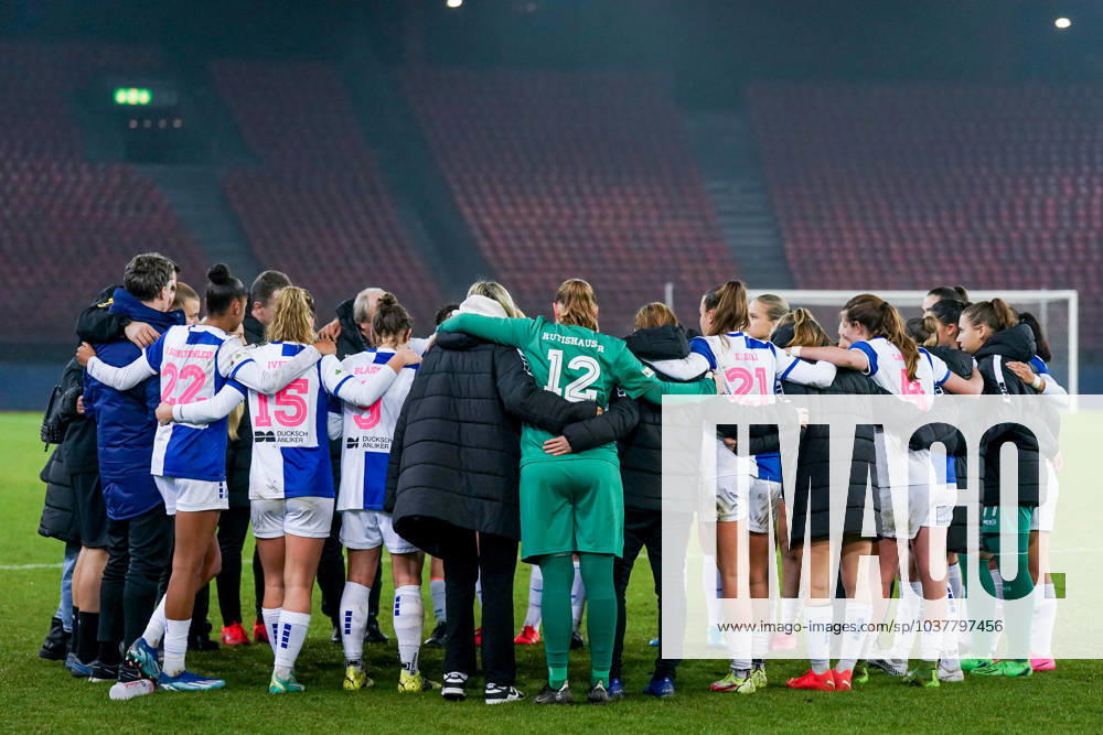 Zurich, Letzigrund, Women s Super League Grasshopper Club Zurich FC Luzern, Teamhuddle of GC Zurich Letzigrund Zurich Switzerland