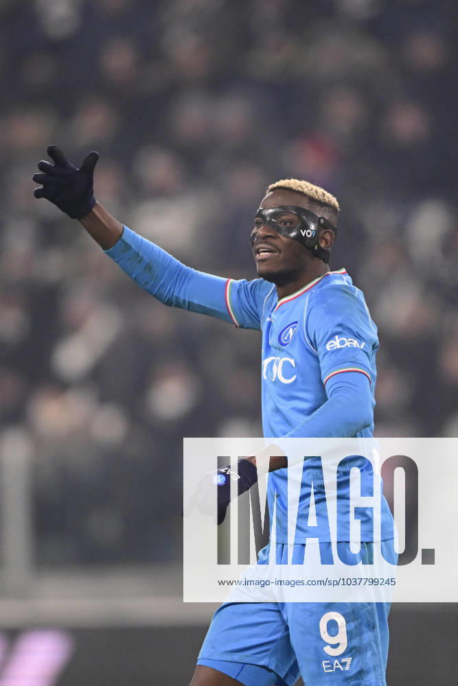 Foto Fabio Ferrari LaPresse 8 Dicembre 2023 - Torino, Italia - calcio - Juventus vs Napoli - Campionato italiano di calcio Serie A TIM 2023 2024 - Juventus Stadium. Nella foto:Victor Osimhen (SSC Napoli); December 8, 2023 Turin, Italy - sport, calcio -Juventus vs Napoli - Italian Serie A Football Championship 2023 2024 - Juventus Stadium. In the pic:Victor Osimhen (SSC Napoli);