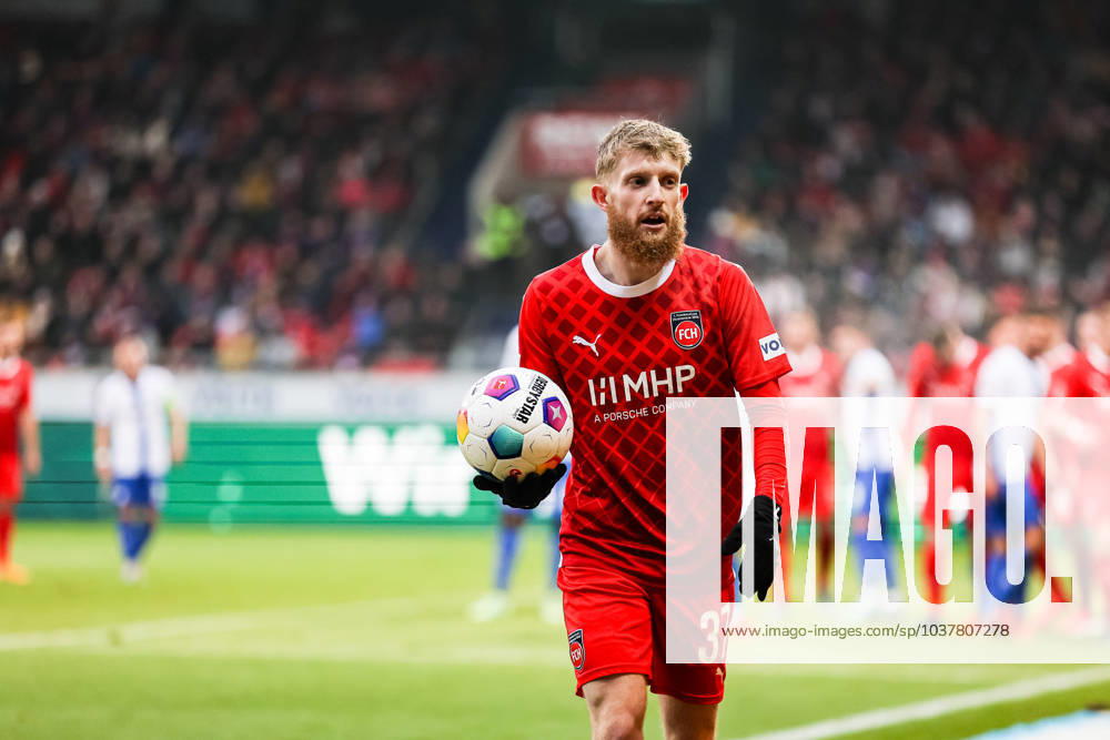 Jan Niklas Beste FC Heidenheim, 37 1 FC Heidenheim vs SV Darmstadt 98, Soccer 1 Bundesliga, Matchday 14, 09 12 2023, Season 2023 2024 DFL REGULATIONS PROHIBIT ANY USE OF PHOTOGRAPHS AS IMAGE SEQUENCES AND OR QUASI VIDEO 1 FC Heidenheim 1846 vs SV Darmstadt 98, Soccer 1 Bundesliga, 09 12 2023, Matchday 14 Heidenheim