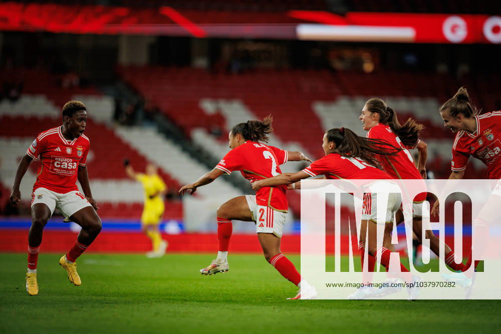Players of Benfica celebrate after goal scored by Marie-Yasmine Alidou during UEFA Women Champions League 23 24 game between SL Benfica and Eintracht Frankfurt at Estadio Da Luz, Lisbon, Portugal. (Maciej Rogowski) Lisbon Estadio Da Luz Portugal