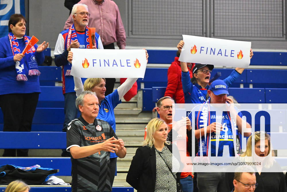 Stuttgart fans are looking forward to the final, final, Dresdner SC vs Allianz MTV Stuttgart, volleyball, DVV Cup semi-final, DDV Cup, Margon Arena Dresden Bodenbacher Straße, DSC, 2023 2024 season, 14 12 2023,
