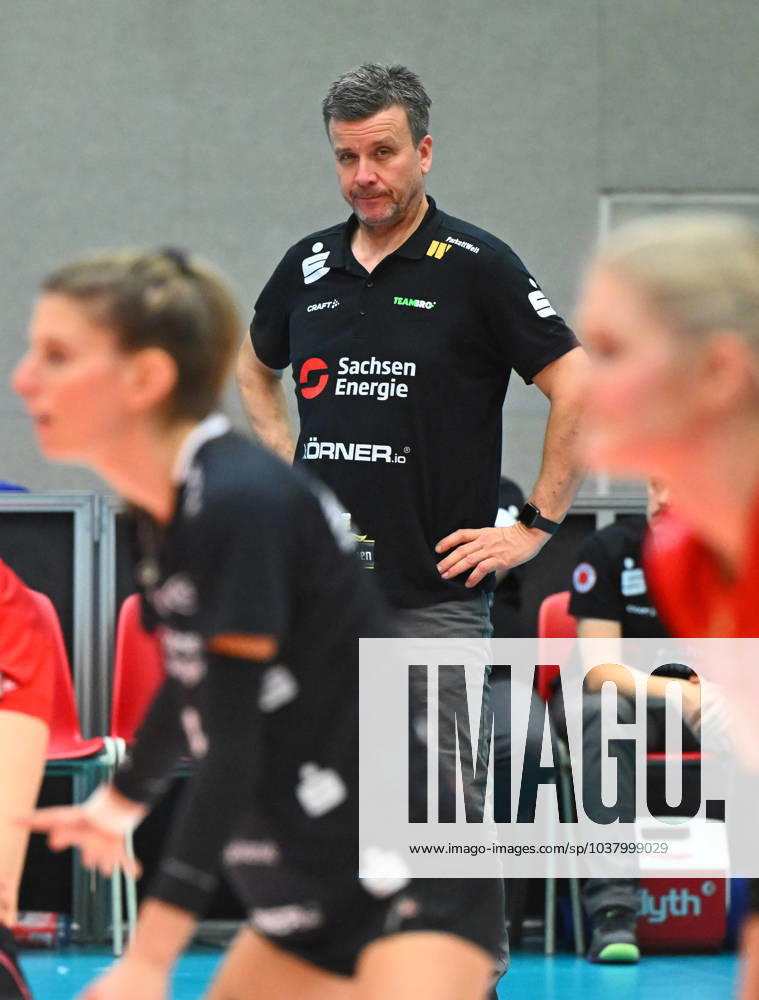 Back coach Alexander Waibl Dresden , Dresdner SC vs Allianz MTV Stuttgart, Volleyball, DVV Pokal semi-final, DDV Pokal, Margon Arena Dresden Bodenbacher Straße, DSC, Season 2023 2024, 14 12 2023,